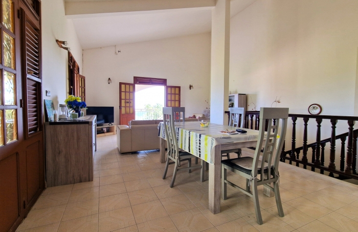 &Agrave; vendre : Belle maison familiale avec vue mer et campagne, deux appartements ind&eacute;pendants, jardin arbor&eacute; &agrave; AJ