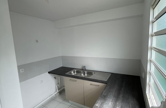 &Agrave; louer : Appartement T4 dernier &eacute;tage avec terrasse et parking