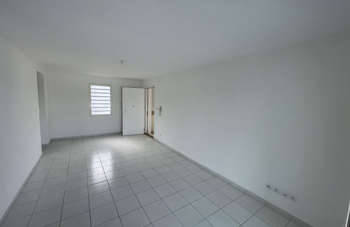 &Agrave; louer : Appartement T4 dernier &eacute;tage avec terrasse et parking