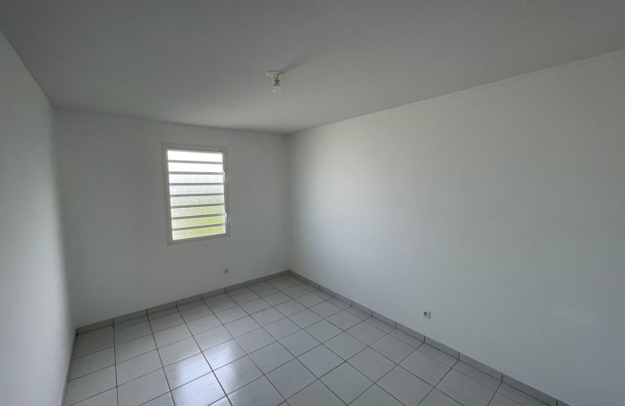 &Agrave; louer : Appartement T4 dernier &eacute;tage avec terrasse et parking