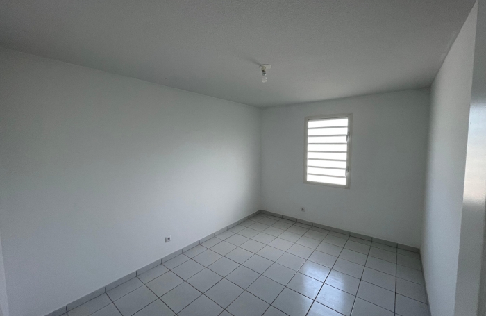 &Agrave; louer : Appartement T4 dernier &eacute;tage avec terrasse et parking