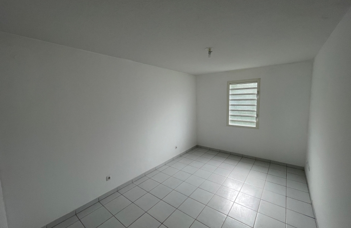 &Agrave; louer : Appartement T4 dernier &eacute;tage avec terrasse et parking