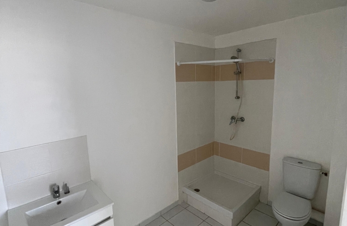 &Agrave; louer : Appartement T4 dernier &eacute;tage avec terrasse et parking