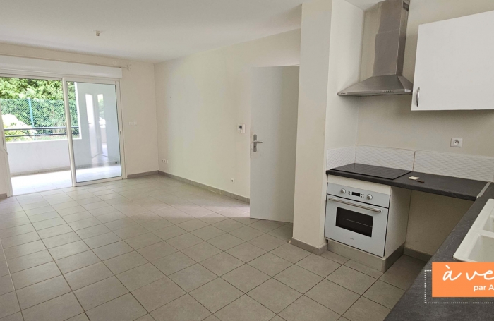 Joli F2 avec terrasse cave et parking