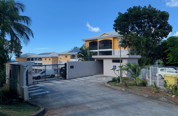 Joli F2 avec terrasse cave et parking