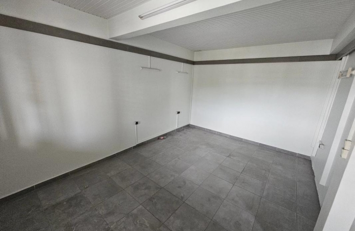 Location Local commercial 60m&sup2; 2 pi&#232;ces Rivière Salée