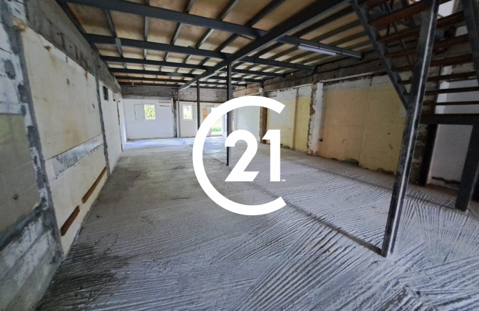 Location Local commercial 289m&sup2; 8 pièces Le Lamentin
