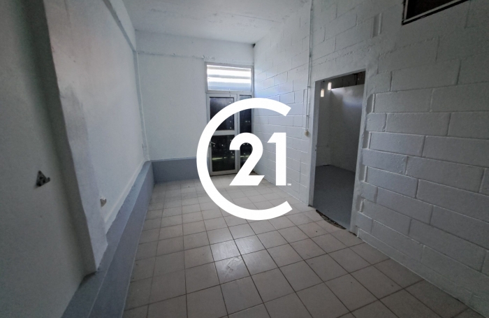 Location Local commercial 289m&sup2; 8 pièces Le Lamentin