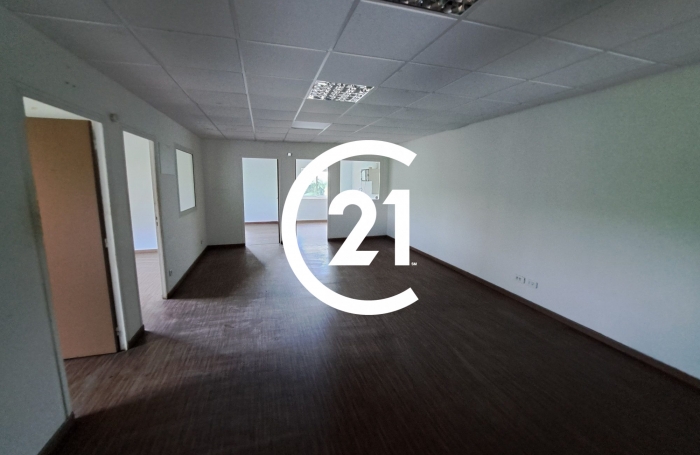 Location Local commercial 289m&sup2; 8 pièces Le Lamentin