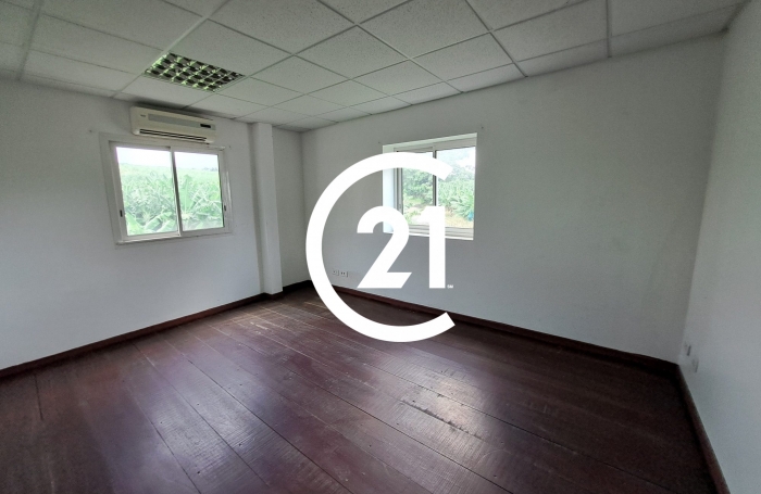 Location Local commercial 289m&sup2; 8 pièces Le Lamentin