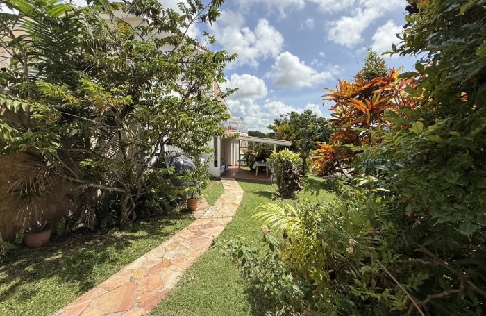 Superbe propri&eacute;t&eacute; en impasse avec vue mer - SHOELCHER