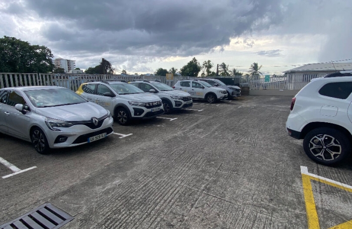 Location Entrepot 180m&sup2; Ducos