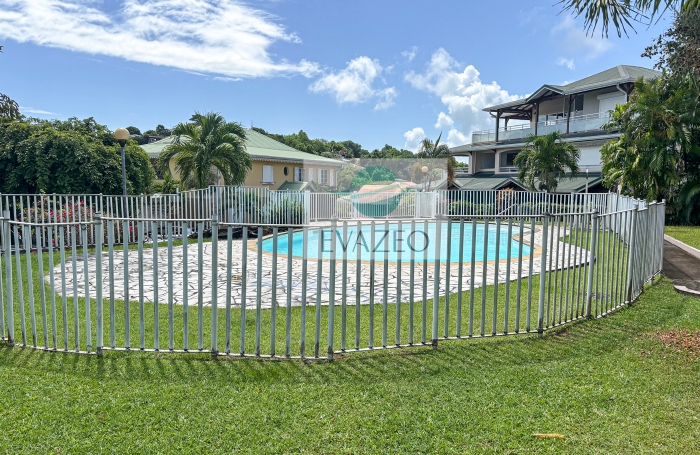 Appartement T2 67m2 + parking ferm&eacute; - piscine - TROIS-ILETS