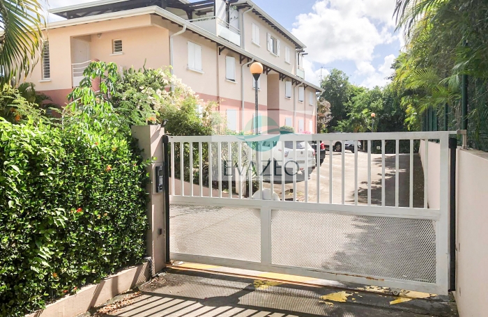 Appartement T2 67m2 + parking ferm&eacute; - piscine - TROIS-ILETS