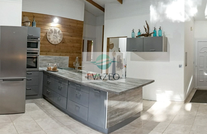 Villa 168m2 2ch + T2 ind&eacute;pendant - Piscine - LE MARIN