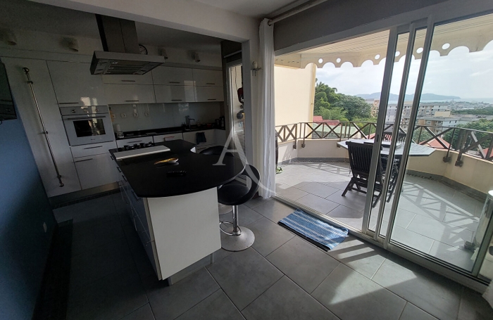 Vente Appartement 57.59m&sup2; 3 pi&egrave;ces Fort de france