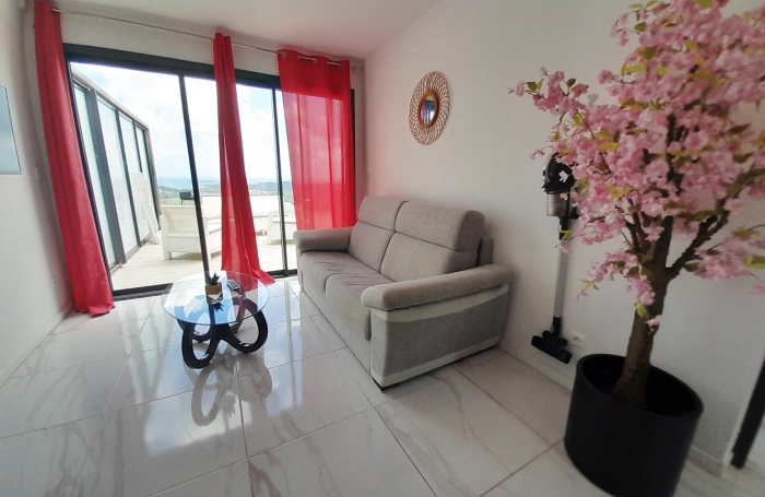 Immeuble de standing  de 4 appartements T2 avec magnifique vue mer et campagne