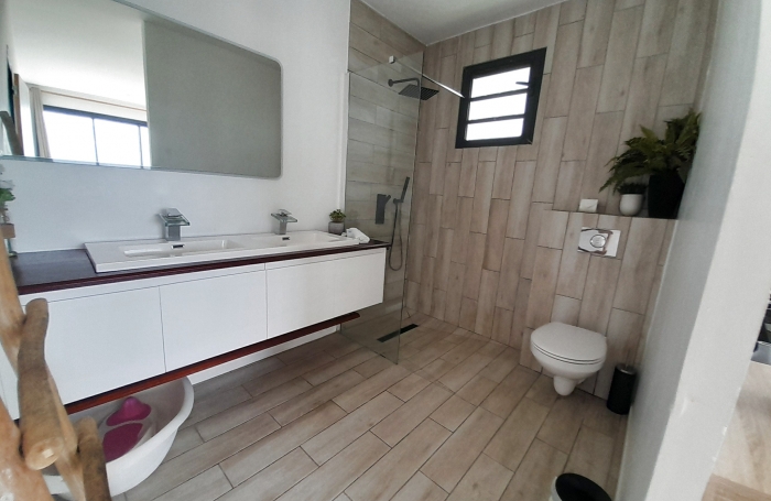 Immeuble de standing  de 4 appartements T2 avec magnifique vue mer et campagne