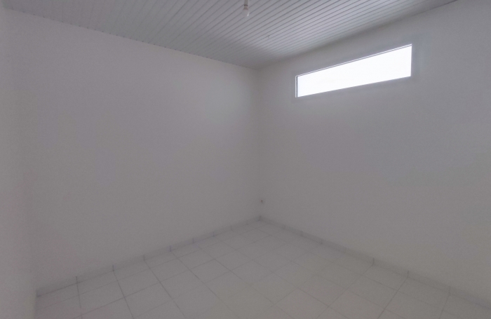 APPARTEMENT T3 BIS RDC - FOND LADA