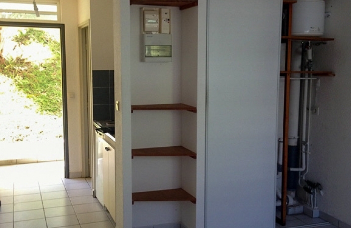 Studio à louer   Rés étudiante - Schoelcher   20 m2   Parking