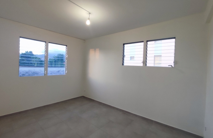 T4 entièrement rénové avec cour- plateau Fofo