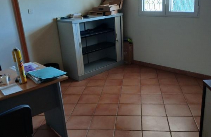 Location Local commercial Ducos