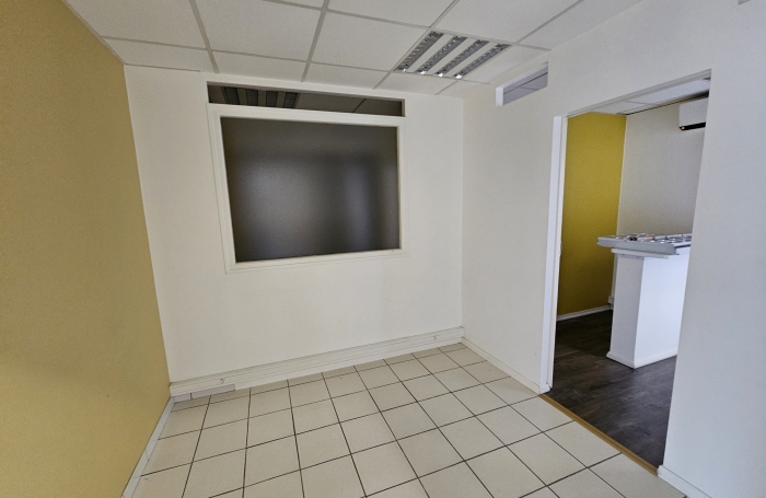 Local professionnel - 100 m2 - Cluny - 97233 SCHOELCHER