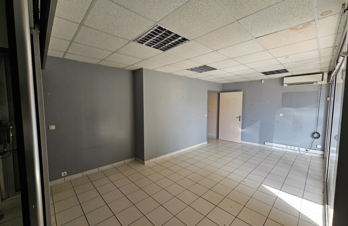 Local professionnel - 100 m2 - Cluny - 97233 SCHOELCHER