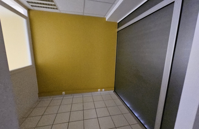 Local professionnel - 100 m2 - Cluny - 97233 SCHOELCHER