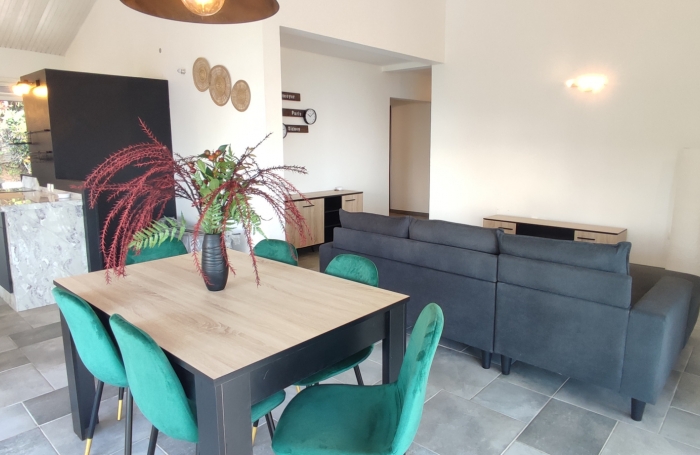 Haut de villa T5 meublé indépendant avec piscine privée et grand terrain arboré