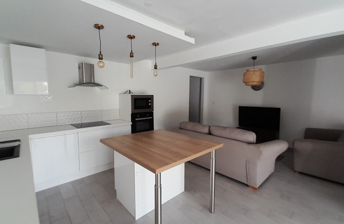 Villa T4 meubl&eacute; situ&eacute; au bourg des Trois-&icirc;lets