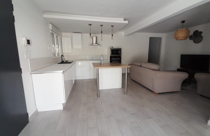 Villa T4 meubl&eacute; situ&eacute; au bourg des Trois-&icirc;lets