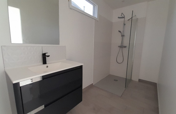 Villa T4 meubl&eacute; situ&eacute; au bourg des Trois-&icirc;lets