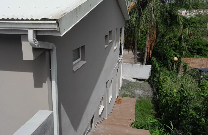 Villa T4 meubl&eacute; situ&eacute; au bourg des Trois-&icirc;lets