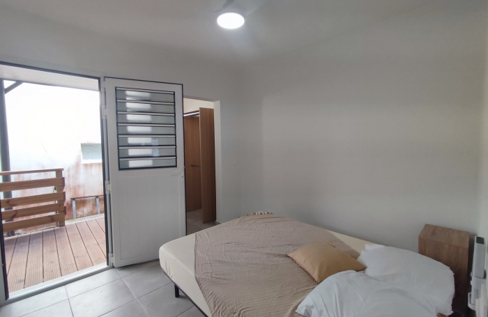 CHARMANT T3 MEUBLE AVEC TERRASSE- EAU et ELECTRICITE inclus dans le loyer.