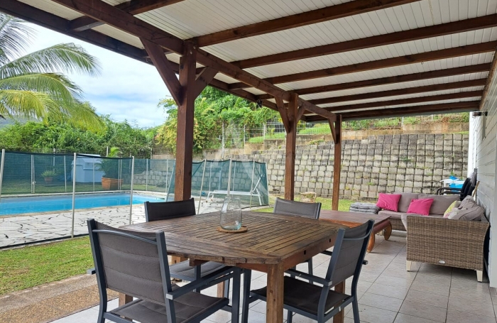 Vente Maison 127.03m&sup2; 6 pi&egrave;ces Sainte Luce