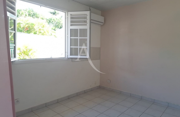 Vente Maison 127.03m&sup2; 6 pi&egrave;ces Sainte Luce