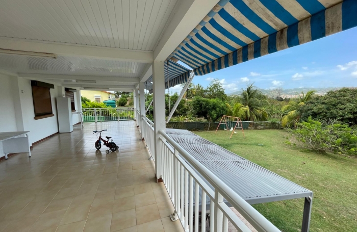 Haut de villa T4 en Rez de Jardin- Eau &eacute;lectricit&eacute; inclus- quartier LAUGIER