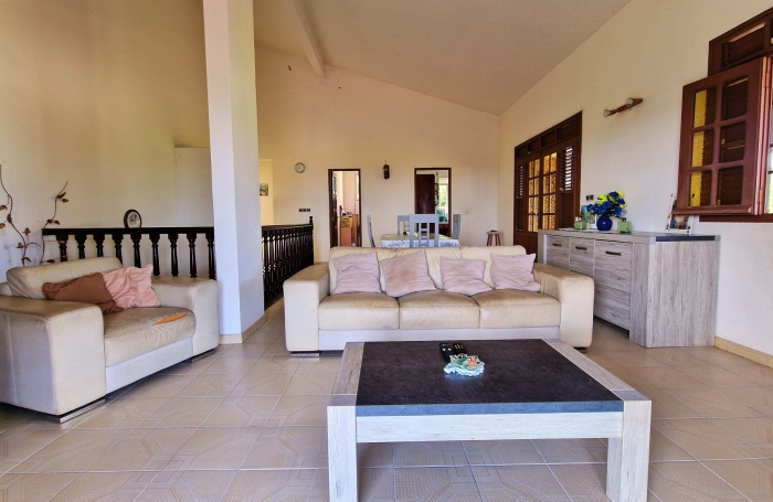 &Agrave; vendre : Belle maison familiale avec vue mer et campagne, deux appartements ind&eacute;pendants, jardin arbor&eacute; &agrave; AJ