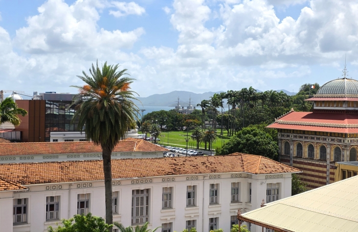 Studio avec balcon, vue mer et emplacement central   id&eacute;al r&eacute;sidence ou activit&eacute; pro &agrave; FORT DE FRANCE