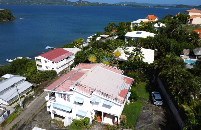 &Agrave; vendre : Maison sur trois niveaux avec vue mer, divis&eacute;e en trois appartements au ROBERT