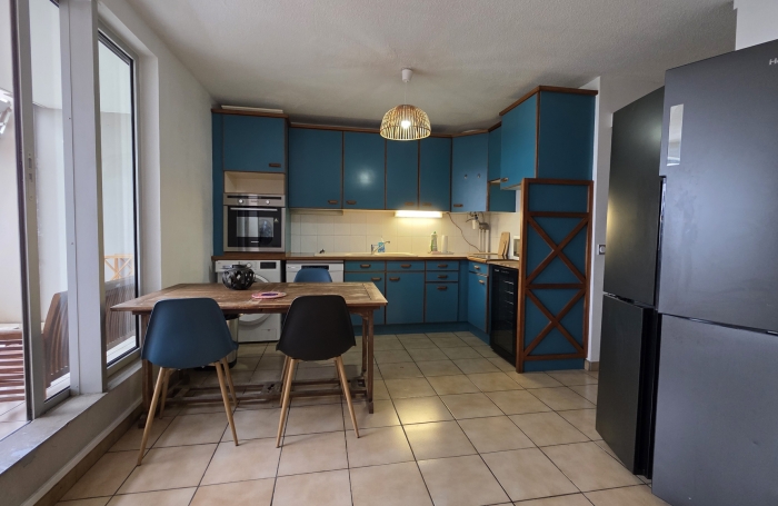 Superbe T2 traversant avec vue mer, terrasse et toutes commodit&eacute;s   Fort-de-France centre