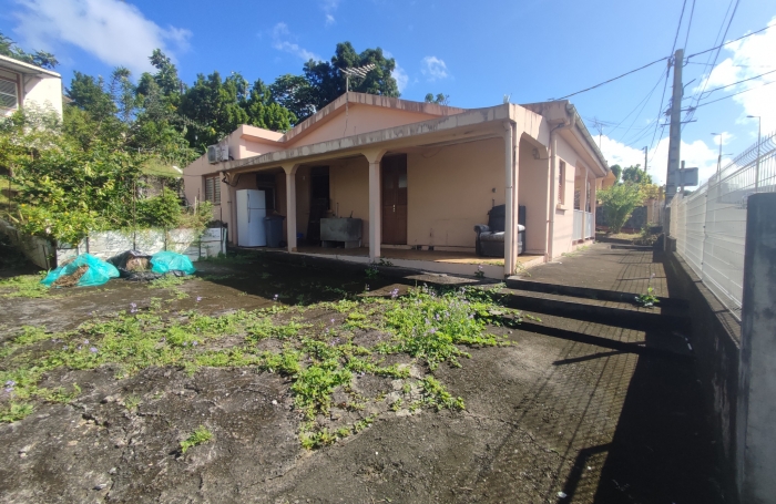 Maison de bourg &agrave; r&eacute;nover