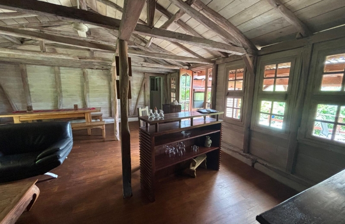 Ensemble 4 habitations + 4 piscines - Terrain 4845m2 - RIVIERE PILOTE