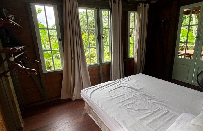 Ensemble 4 habitations + 4 piscines - Terrain 4845m2 - RIVIERE PILOTE