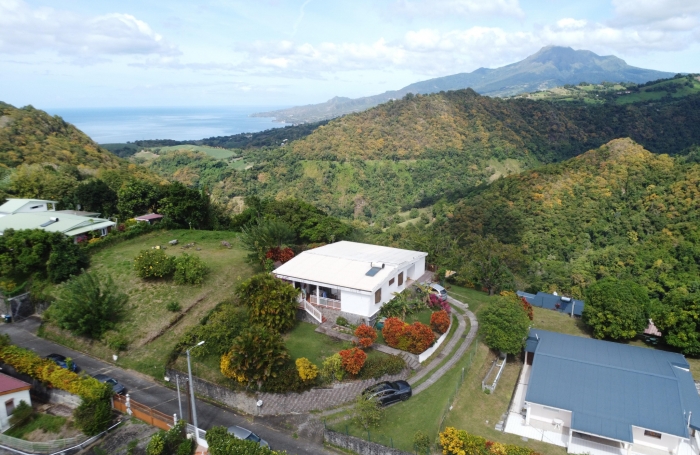 Villa familiale avec vue imprenable sur la Pel&eacute;e - LE MORNE-VERT