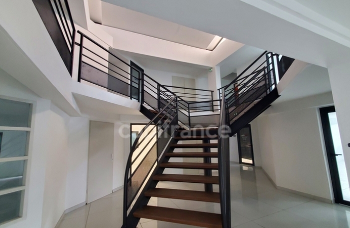 Location Bureaux 46m&sup2; 1 pièce Fort de france