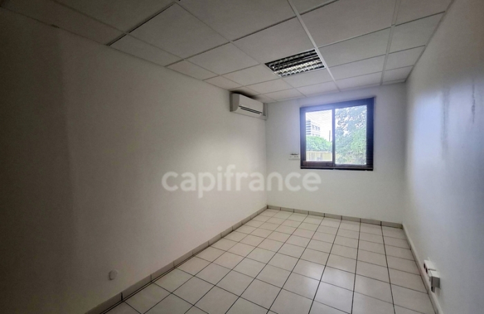 Location Bureaux 116m&sup2; 7 pièces Le Lamentin