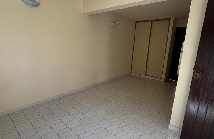 Grand studio id&eacute;alement quartier Didier