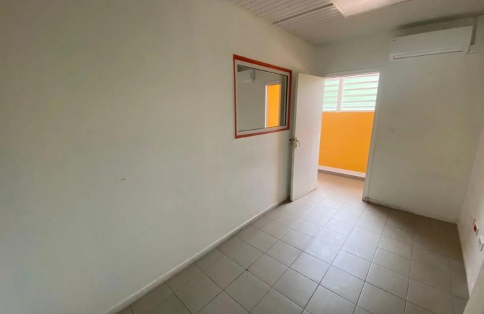 Location Bureaux 82m&sup2; 4 pièces Ducos